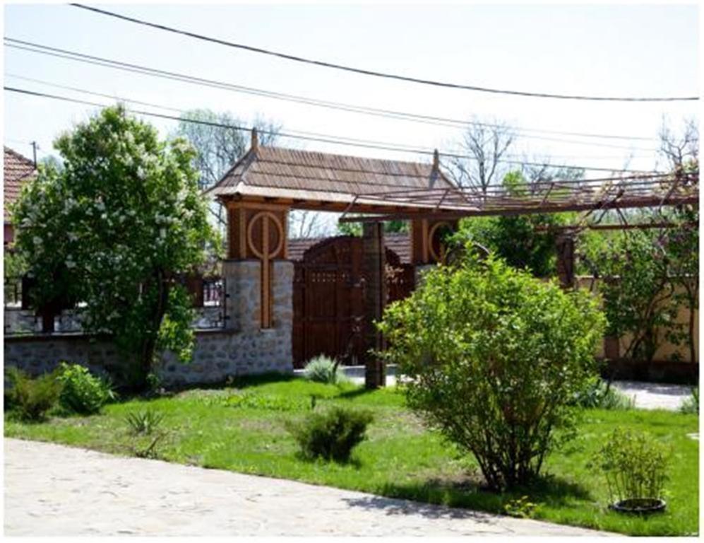 Pensiunea Pentru Tine Prietene Arcani Exteriér fotografie